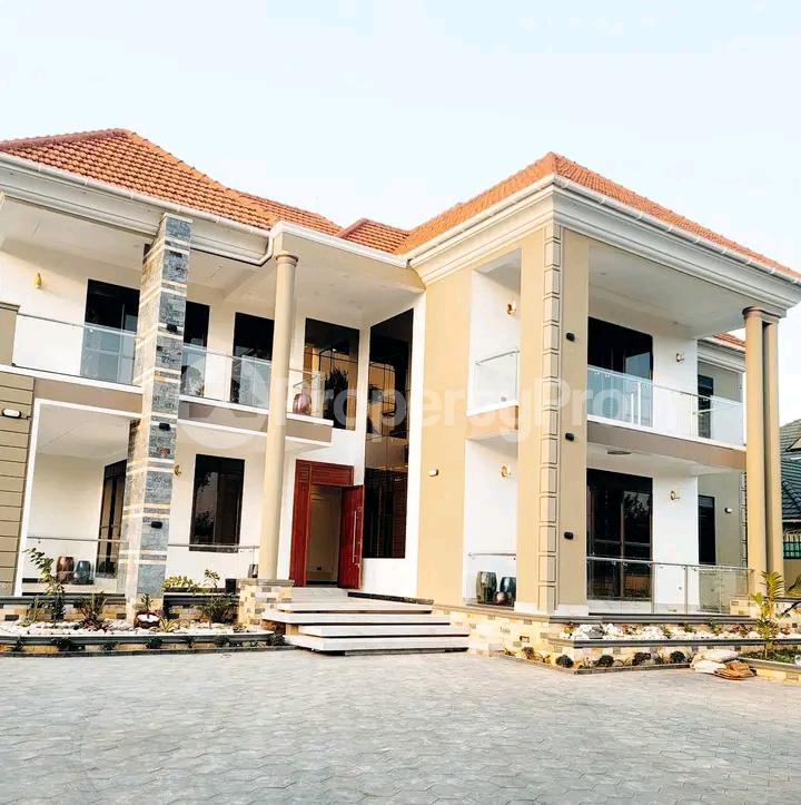 2 bedroom Apartment Block Apartment for sale Bwebajja entebbe road  Kampala Central Kampala Central - 1