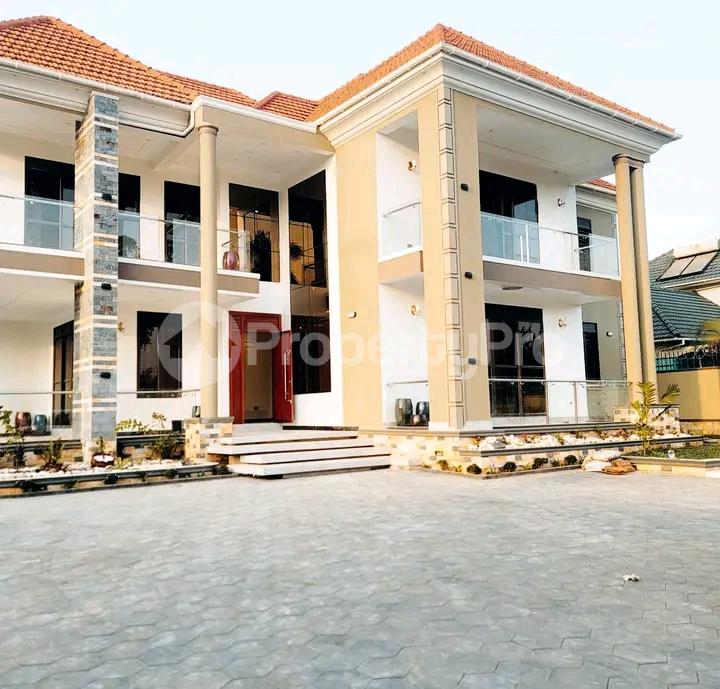 2 bedroom Apartment Block Apartment for sale Bwebajja entebbe road  Kampala Central Kampala Central - 13