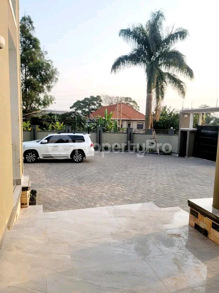 2 bedroom Apartment Block Apartment for sale Bwebajja entebbe road  Kampala Central Kampala Central - 3