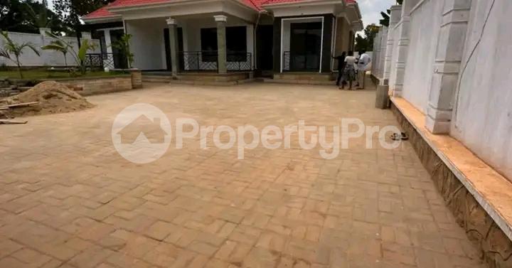 4 bedroom Bungalow Apartment for sale Kira road  Kampala Central Kampala Central - 3