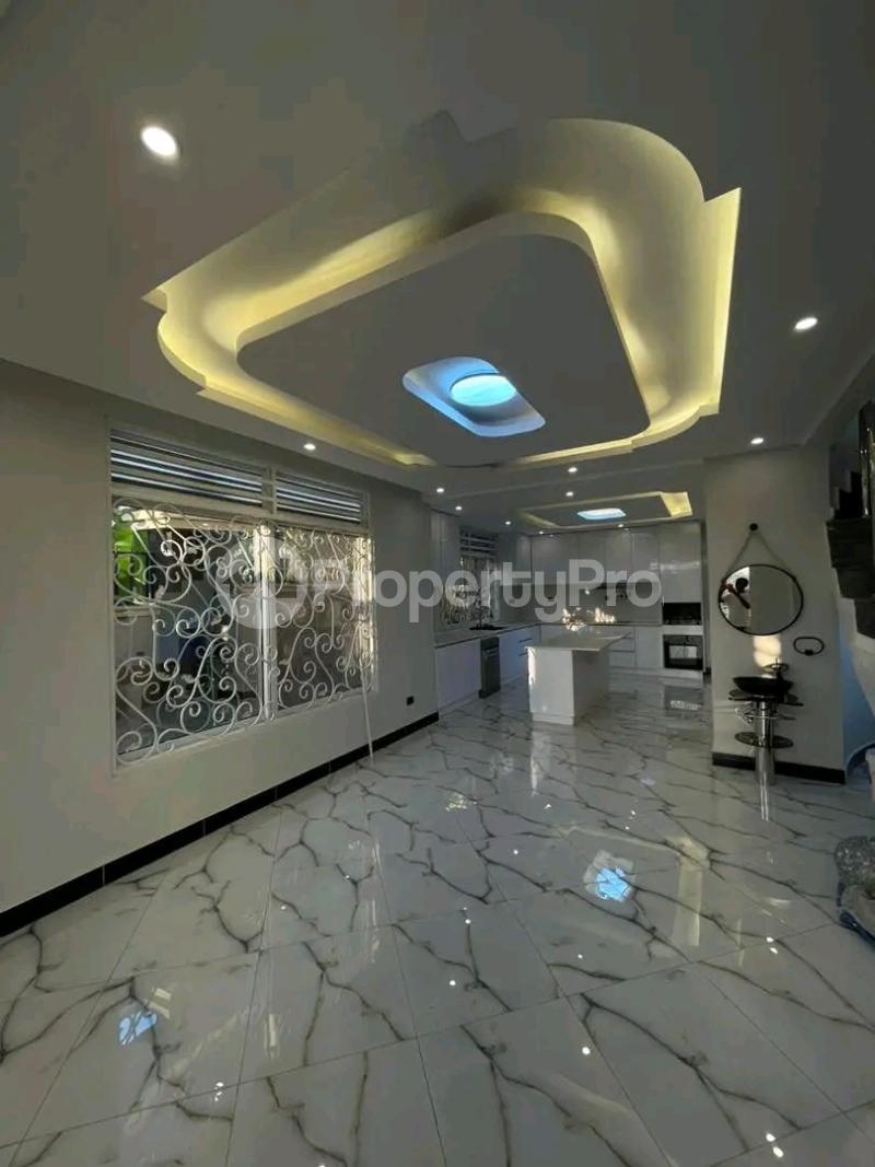 6 bedroom Villa for sale Bwebajja Entebbe rpad Ssabagado-Makindye Wakiso Central - 9