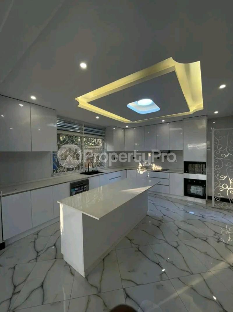 6 bedroom Villa for sale Bwebajja Entebbe rpad Ssabagado-Makindye Wakiso Central - 8