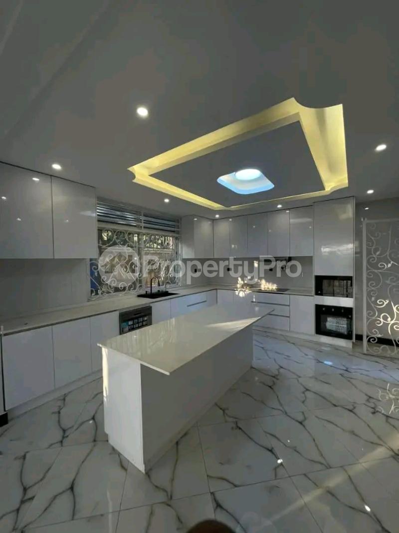 6 bedroom Villa for sale Bwebajja Entebbe rpad Ssabagado-Makindye Wakiso Central - 4