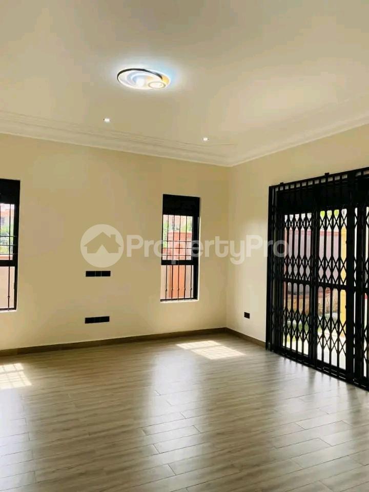4 bedroom Bungalow Apartment for sale Bwebajja Entebbe road  Kampala Central Kampala Central - 5