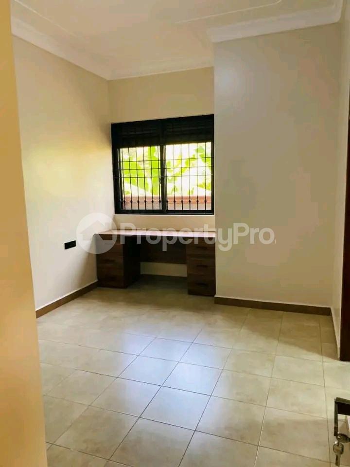 4 bedroom Bungalow Apartment for sale Bwebajja Entebbe road  Kampala Central Kampala Central - 6