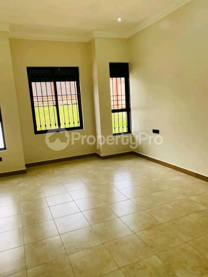 4 bedroom Bungalow Apartment for sale Bwebajja Entebbe road  Kampala Central Kampala Central - 7