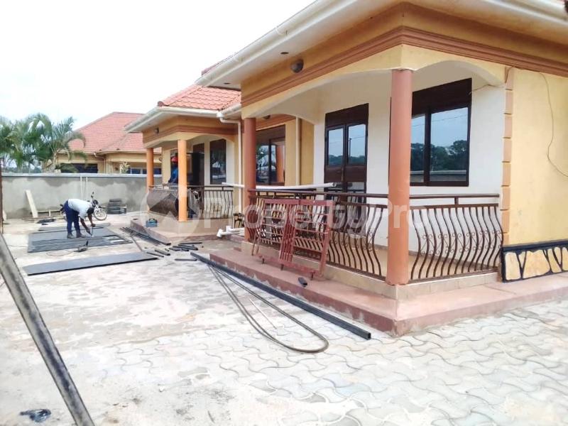 2 bedroom Bungalow Apartment for rent namugongo road Wakiso Central - 1