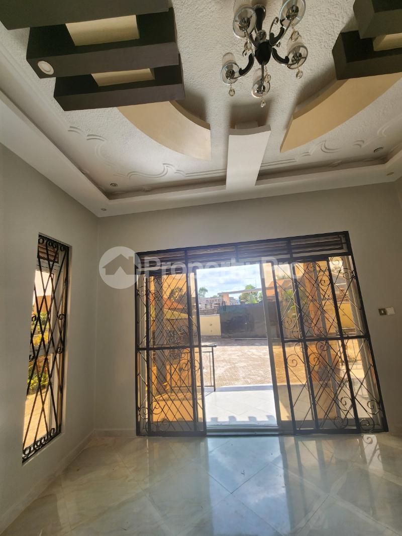 5 bedroom Villa for sale Kitende  Ssabagado-Makindye Wakiso Central - 4