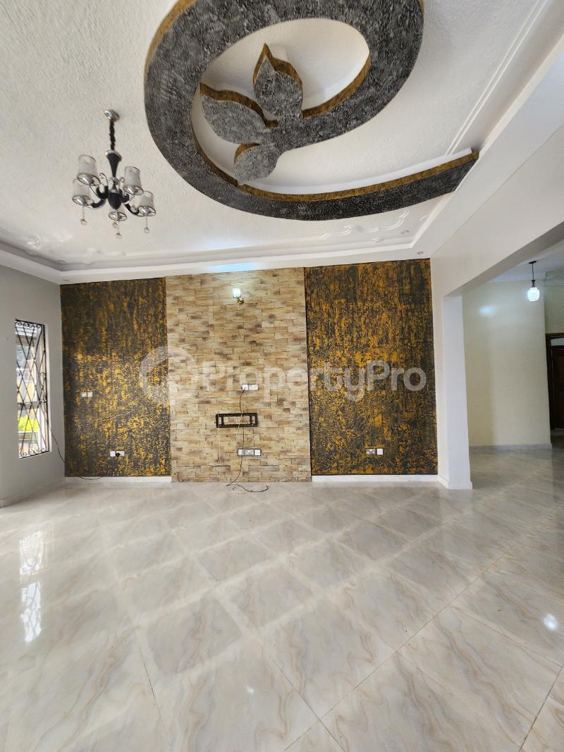 5 bedroom Villa for sale Kitende  Ssabagado-Makindye Wakiso Central - 1