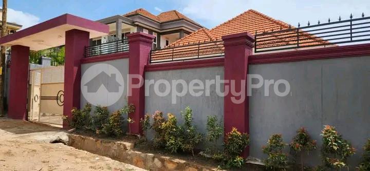 3 bedroom Bungalow Apartment for sale Kitende Entebbe right road  Kampala Central Kampala Central - 5