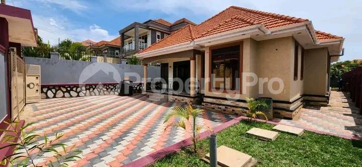 3 bedroom Bungalow Apartment for sale Kitende Entebbe right road  Kampala Central Kampala Central - 1
