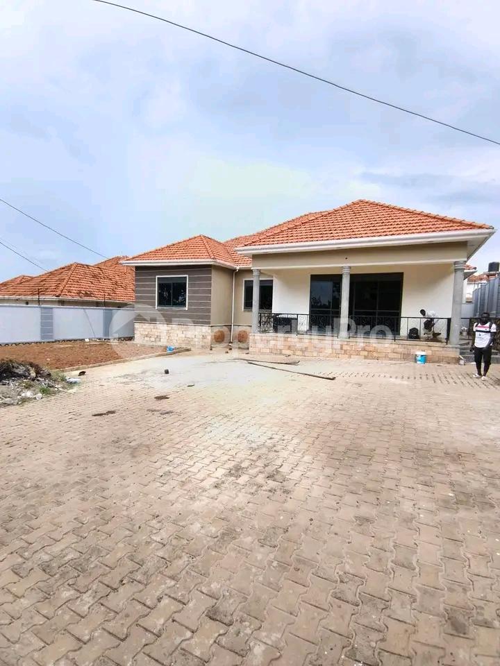 4 bedroom Bungalow Apartment for rent Kampala Central Kampala Central
