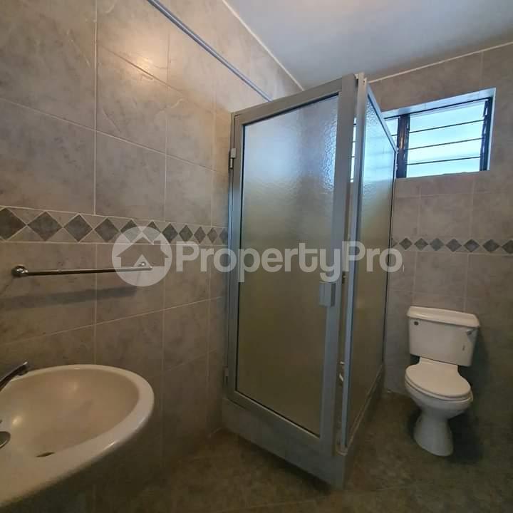 2 bedroom Bungalow Houses for rent Elgon View close to Moi Teaching and