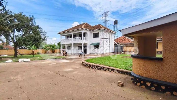 5 bedroom Apartment Block Apartment for rent ntinda road Kampala Central - 3