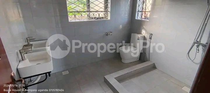 5 bedroom Bungalow Apartment for sale Gayaza road  Gayaza Wakiso Central - 5