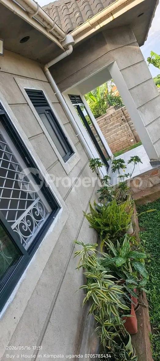 5 bedroom Bungalow Apartment for sale Gayaza road  Gayaza Wakiso Central - 0