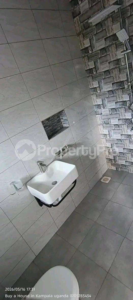 5 bedroom Bungalow Apartment for sale Gayaza road  Gayaza Wakiso Central - 1