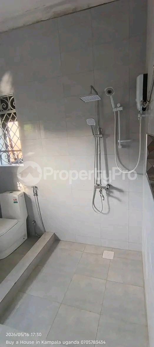 5 bedroom Bungalow Apartment for sale Gayaza road  Gayaza Wakiso Central - 3