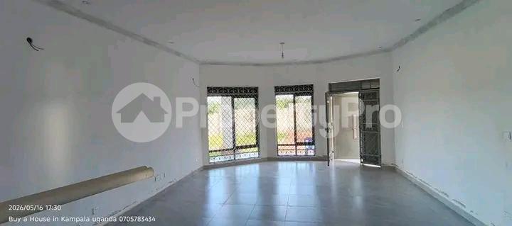 5 bedroom Bungalow Apartment for sale Gayaza road  Gayaza Wakiso Central - 7