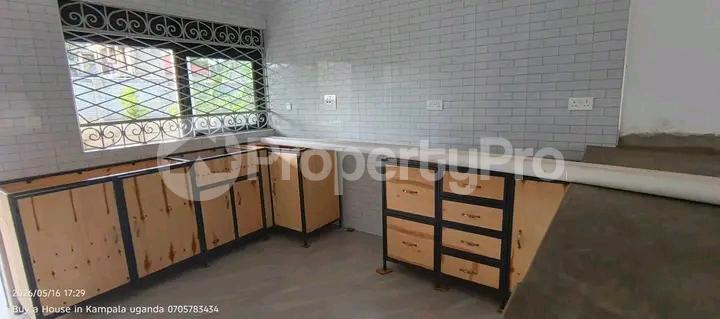 5 bedroom Bungalow Apartment for sale Gayaza road  Gayaza Wakiso Central - 8