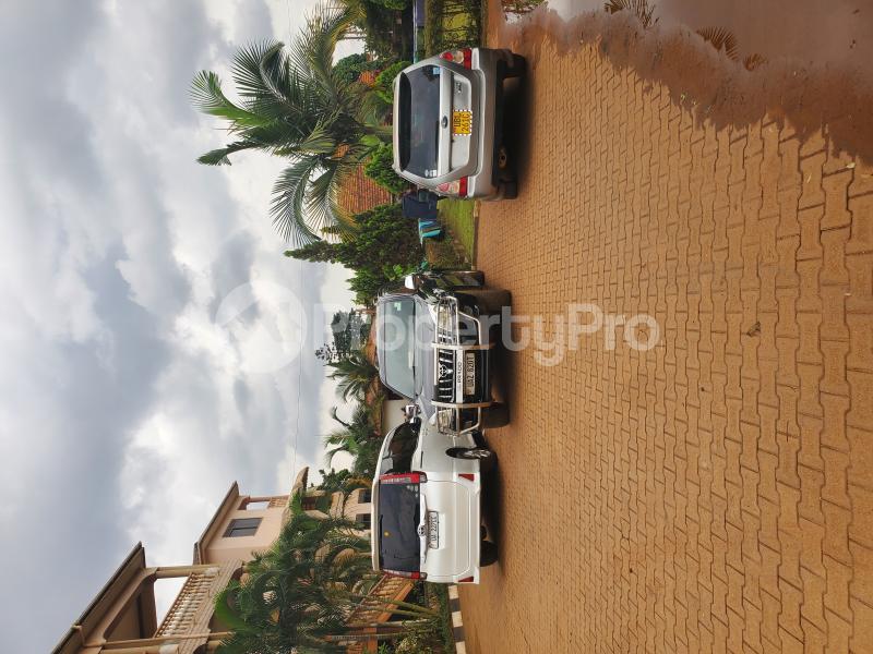10 bedroom Commercial Property for rent just after the Community play ground.  Nabweru Wakiso Central - 5