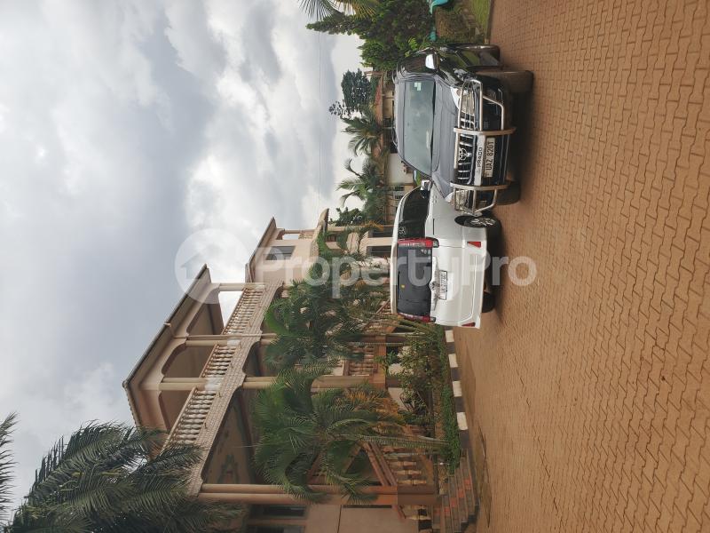 10 bedroom Commercial Property for rent just after the Community play ground.  Nabweru Wakiso Central - 4