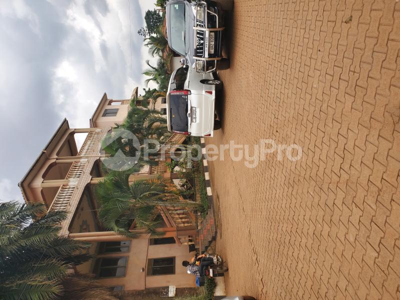 10 bedroom Commercial Property for rent just after the Community play ground.  Nabweru Wakiso Central - 3