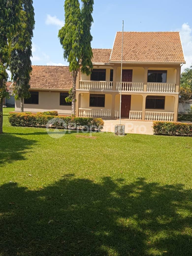 6 bedroom Apartment Block Apartment for rent Entebbe Kampala Central Kampala Central - 6