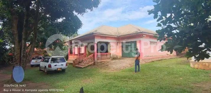 4 bedroom Bungalow Apartment for sale Mbalwa road  Kampala Central Kampala Central - 4