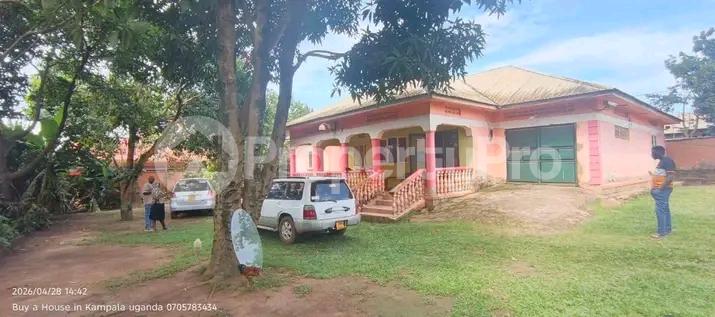 4 bedroom Bungalow Apartment for sale Mbalwa road  Kampala Central Kampala Central - 1
