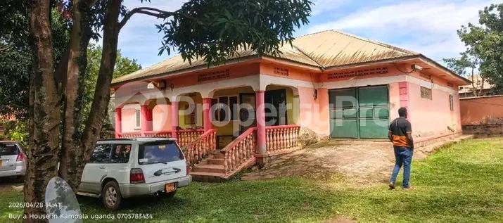 4 bedroom Bungalow Apartment for sale Mbalwa road  Kampala Central Kampala Central - 2