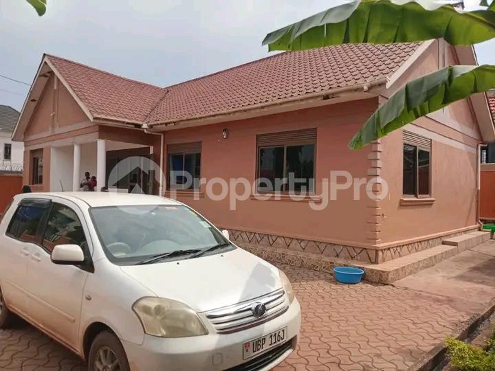 5 bedroom Bungalow Apartment for sale Kisaasi road  Kampala Central Kampala Central - 1
