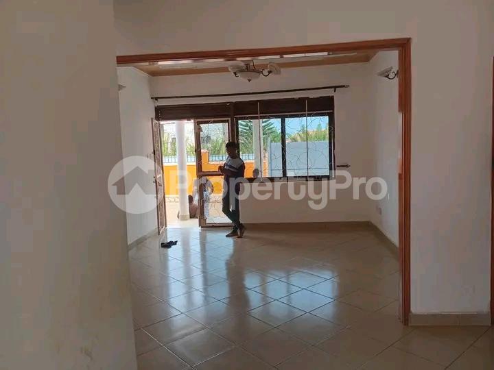5 bedroom Bungalow Apartment for sale Kisaasi road  Kampala Central Kampala Central - 10