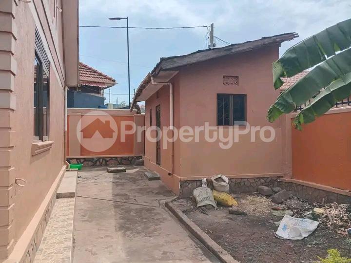 5 bedroom Bungalow Apartment for sale Kisaasi road  Kampala Central Kampala Central - 3