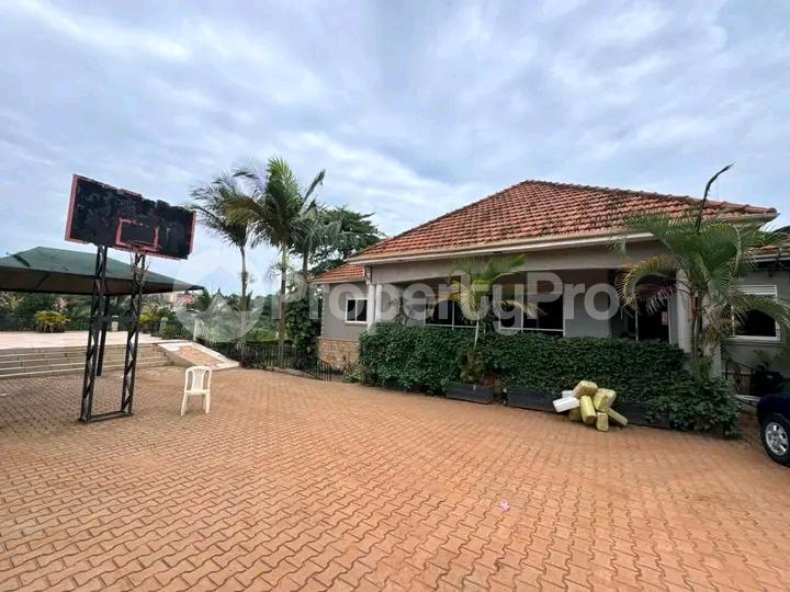 4 bedroom Bungalow Apartment for sale Najjera road  Kampala Central - 6