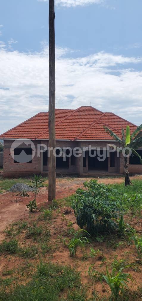 4 bedroom Villa for sale Nakawuka Kasanje Wakiso Central - 0