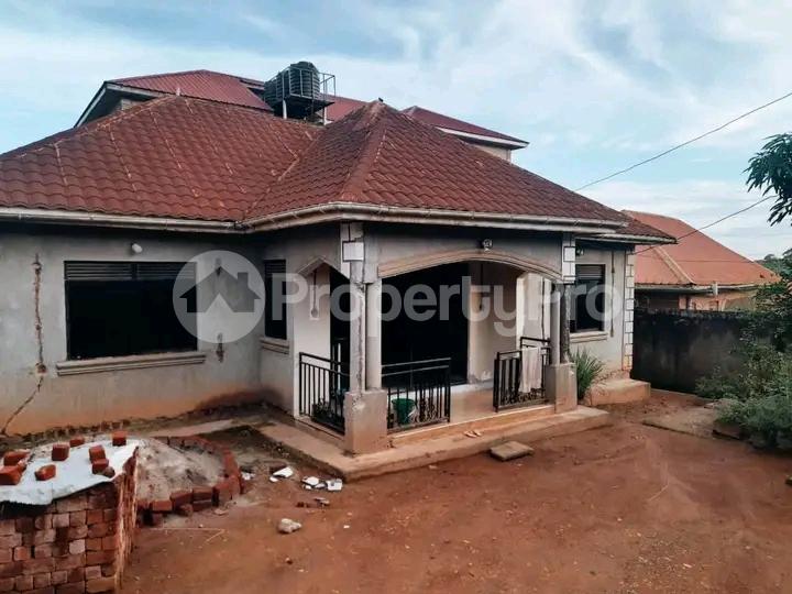 3 bedroom Bungalow Apartment for sale Bweyogerere kiwanga  Kampala Central Kampala Central - 3