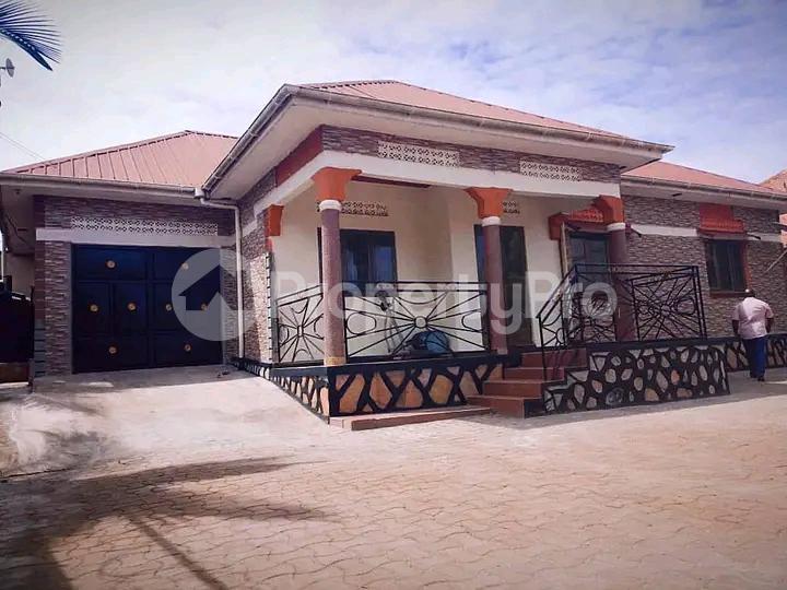 4 bedroom Bungalow Apartment for sale Namugongo  Mbalwa  Kampala Central Kampala Central - 1