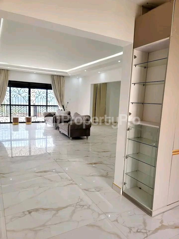 5 bedroom Apartment for sale Kitende entebbe road  Kampala Central Kampala Central - 1