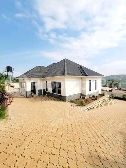 5 bedroom Apartment for sale Kitende entebbe road  Kampala Central Kampala Central - 3