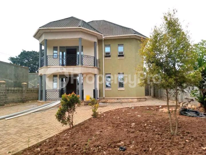 4 bedroom Bungalow Apartment for sale Kira bulindo  Kampala Central - 0