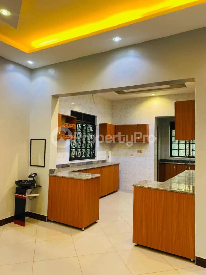 4 bedroom Villa for sale Kitende Entebbe road  Kampala Central Kampala Central - 7