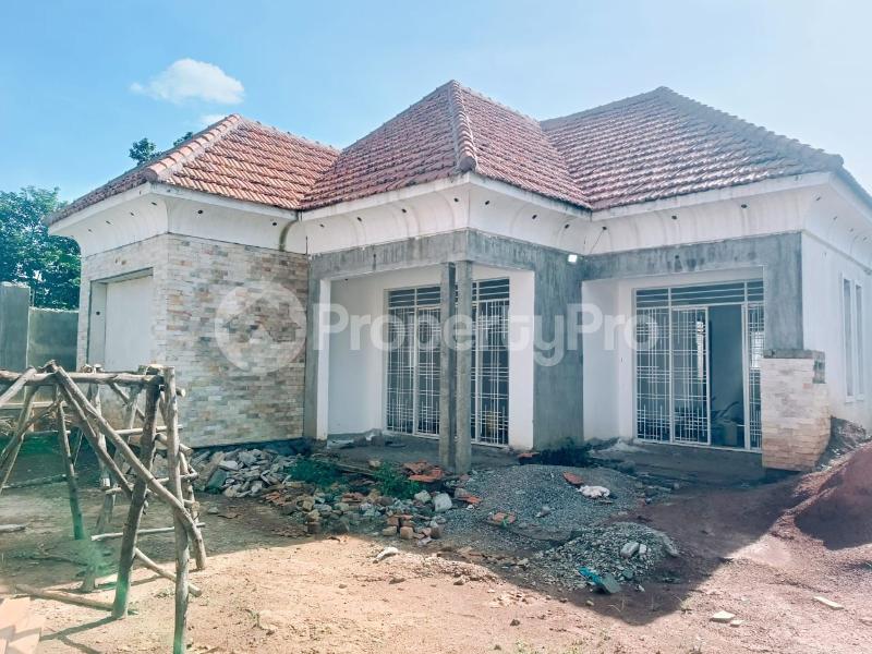 4 bedroom Bungalow Apartment for sale Namugongo road  Kampala Central Kampala Central - 3