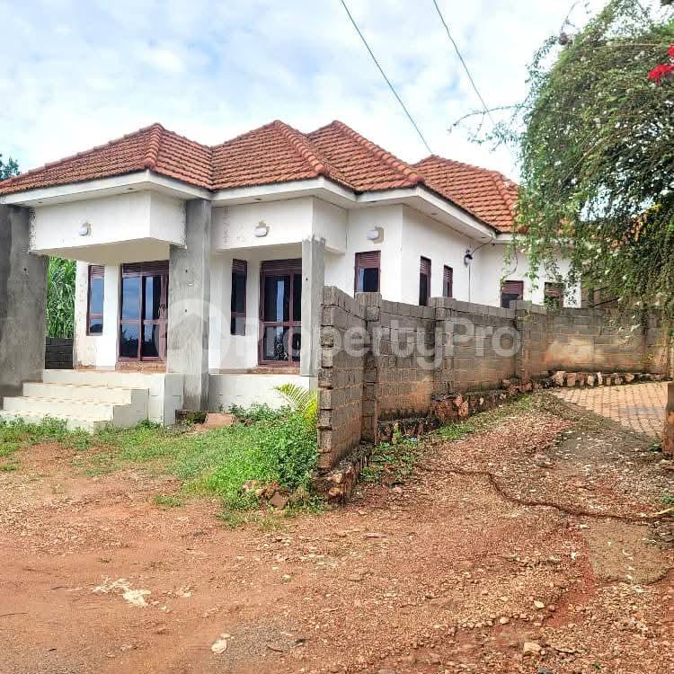 3 bedroom Villa for sale Kitende lumuli Entebbe road  Kampala Central Kampala Central - 6