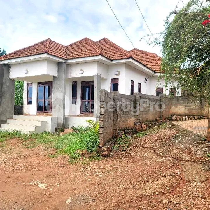3 bedroom Bungalow Apartment for sale Kitende entebbe road  Kampala Central Kampala Central - 4