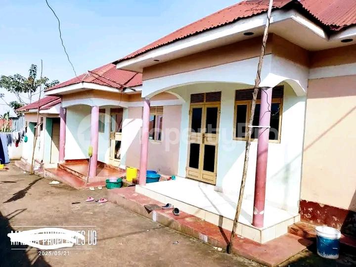 1 bedroom mini flat  Apartment Block Apartment for sale Namugongo joggo Kampala Central - 4