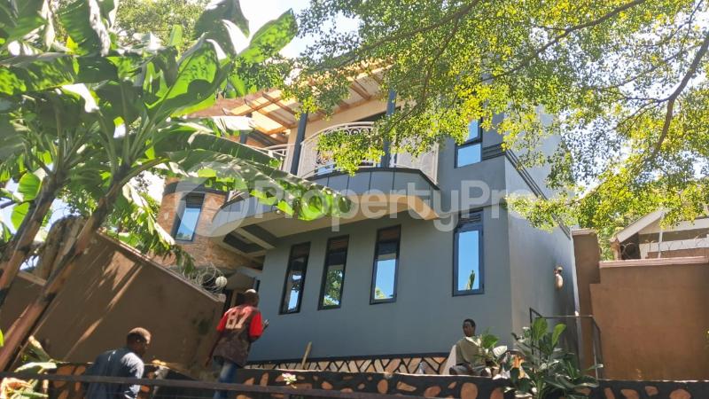 6 bedroom Villa for rent Quality supermarket route  Ssabagado-Makindye Wakiso Central - 2