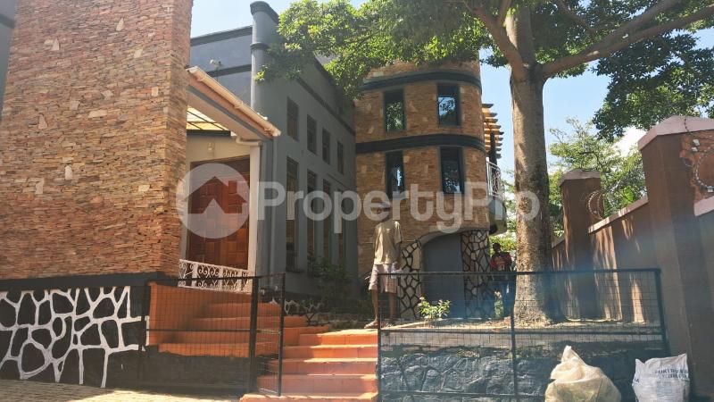 6 bedroom Villa for rent Quality supermarket route  Ssabagado-Makindye Wakiso Central - 1