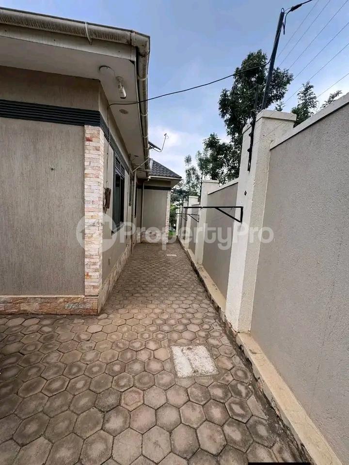 4 bedroom Apartment for sale Gayaza road  Kampala Central Kampala Central - 1