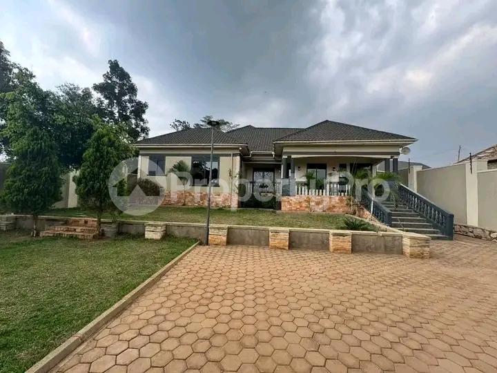 4 bedroom Apartment for sale Gayaza road  Kampala Central Kampala Central - 4
